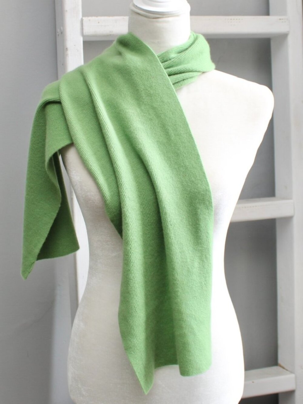 John Hanly Ireland Lime Green Cashmere Knit Rectangle Neck Scarf - Picture 3 of 3
